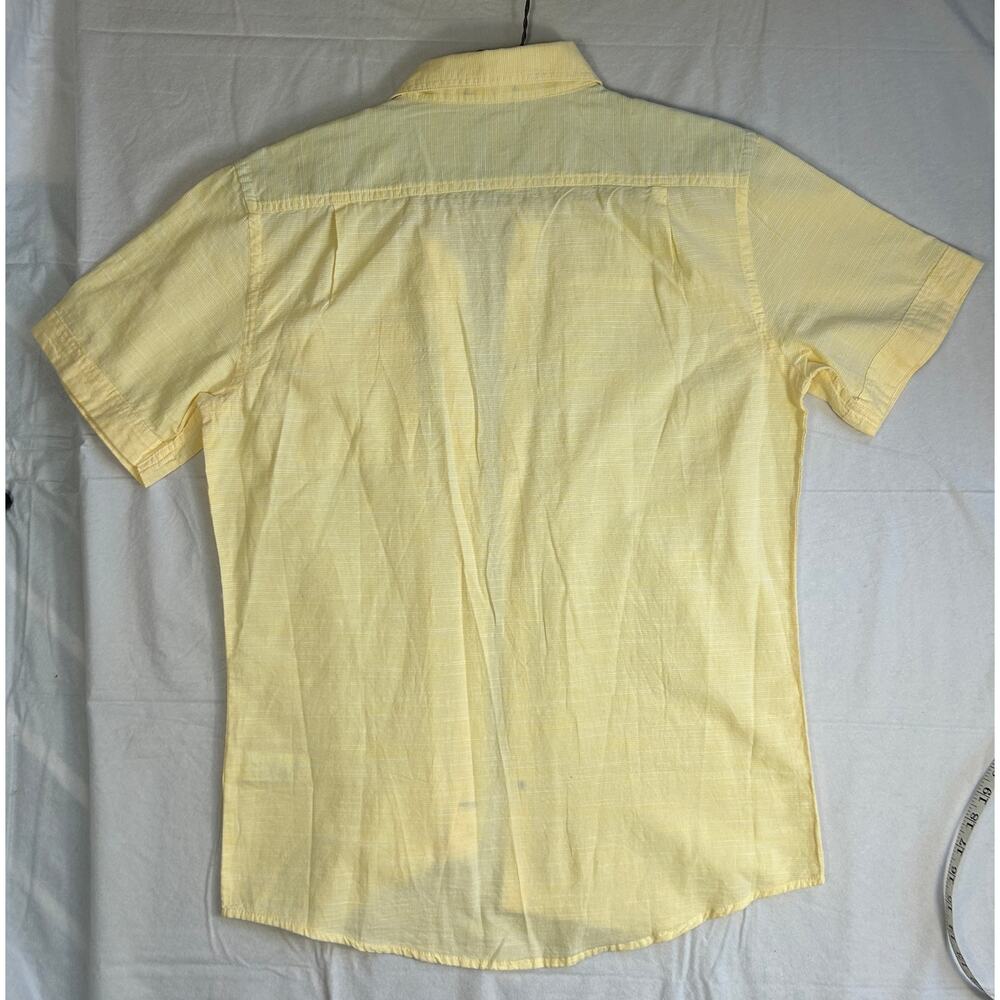 IZOD Saltwater Men’s Short Sleeve Button Down Shirt, Pastel Yellow, Size Medium - Picture 5 of 7